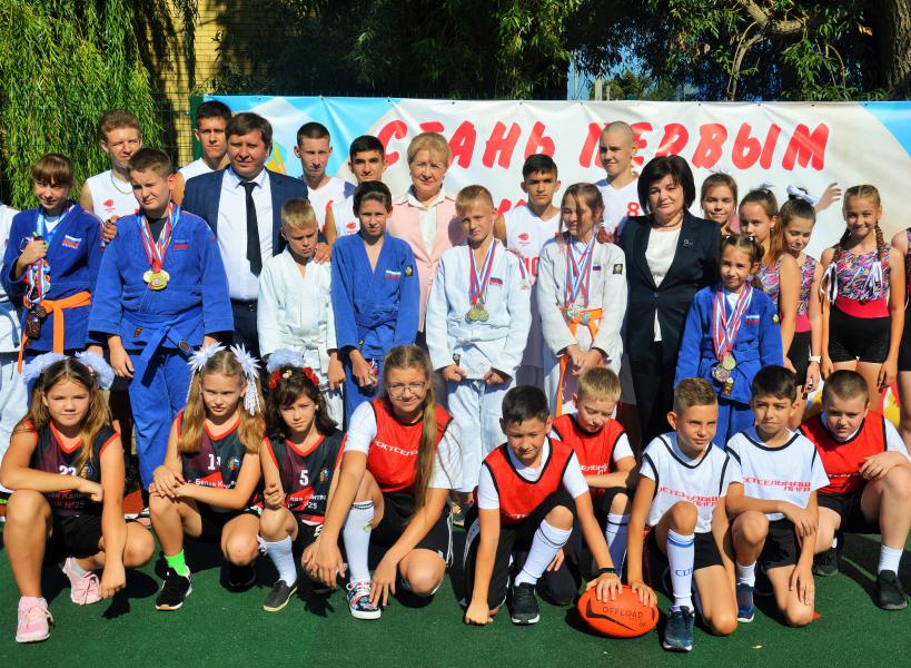 Дорогие ребята! Уважаемые родители! От всей души поздравляем вас с Международным Днем защиты детей!