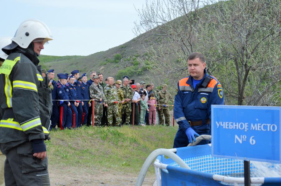 В Белокалитвинском районе в пожарно-тактических учениях приняло участие более 300 сотрудников экстренных служб