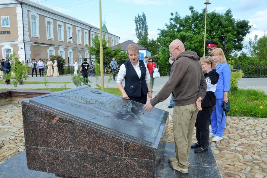 Ольга Мельникова познакомила народного артиста Российской Федерации Александра Розенбаума с историей и традициями нашего края