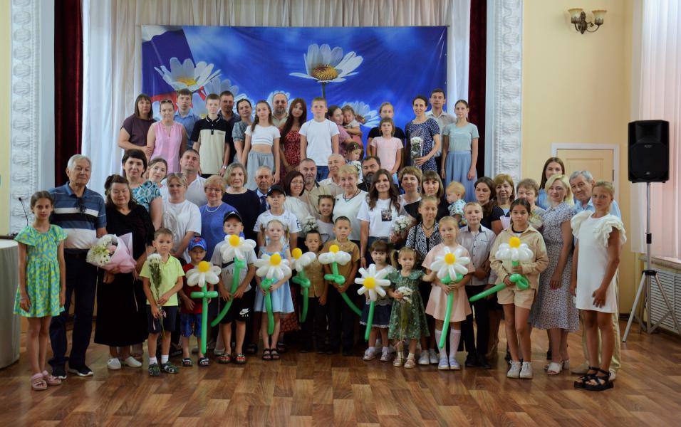 В День семьи, любви и верности   белокалитвинским семейным парам вручили награды