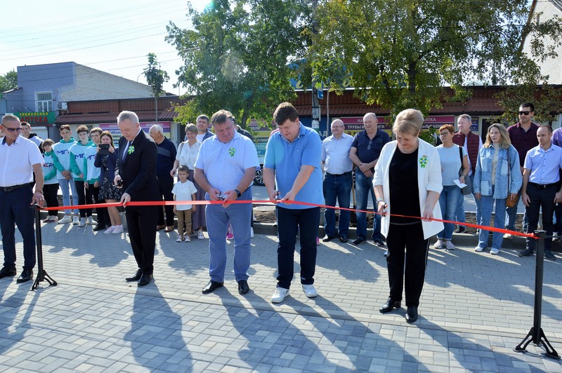 В городе Белая Калитва состоялось торжественное открытие сквера «Первым металлургам»