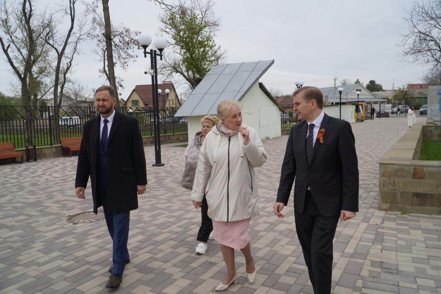В преддверии 1 Мая в глава Администрации района вместе с первым заместителем Губернатора Ростовской области оценили готовность парка и обсудили будущее набережной