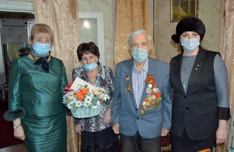 В Белокалитвинском районе с Новогодними праздниками поздравляют участников Великой Отечественной войны