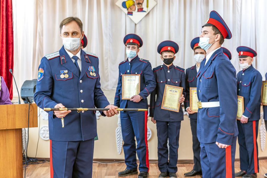 Сегодня, 19 февраля, состоялась церемония награждения победителей и призеров районного конкурса «Юный атаман - 2021» среди казачьих образовательных организаций Белокалитвинского района, который проходил дистанционно