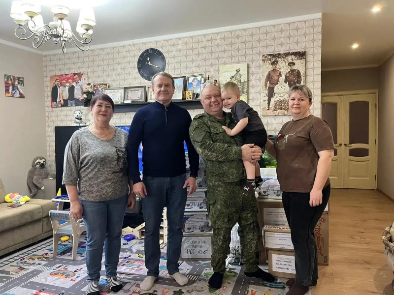 Председатель Собрания депутатов Сергей Харченко принял участие в благотворительных акциях «Тепло для Героя» и «Подарок солдату»