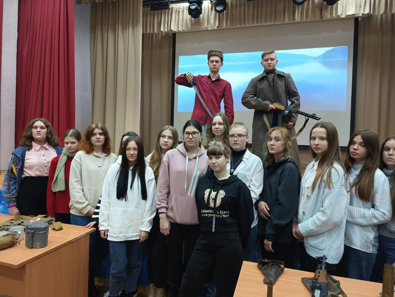 8 февраля, в «Центре культурного развития» Белокалитвинского района Старочеркасский музей-заповедник провел мероприятие «Учись у Героев Отчизне служить»