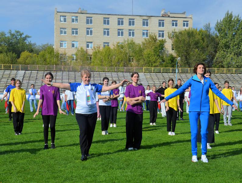 В День города белокалитвинцы вышли на Всероссийскую акцию  «Зарядка с чемпионом»! 