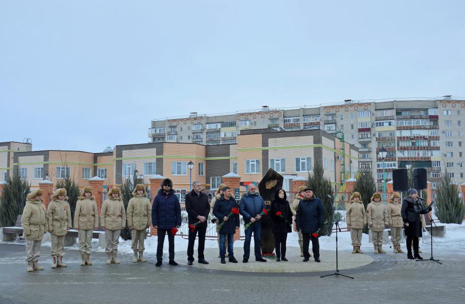 В Белой Калитве прошла церемония возложения цветов, посвященная 34-ой годовщине вывода войск из Афганистана 