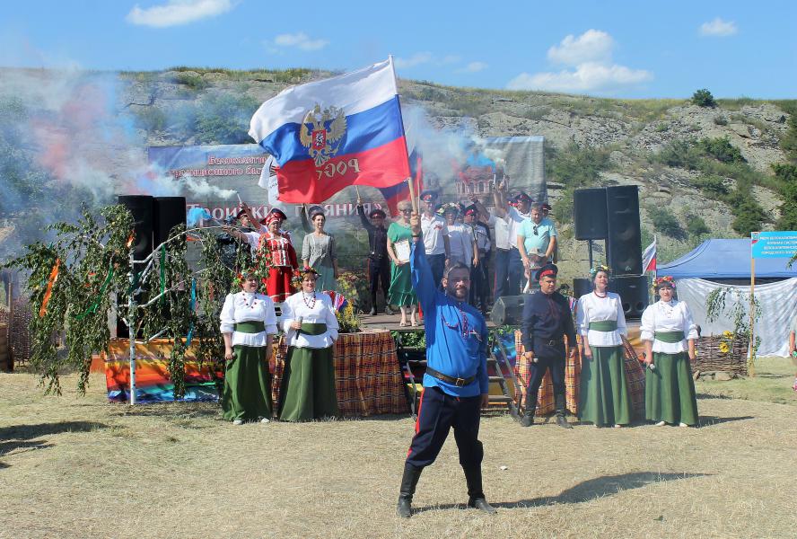 В день России белокалитвинцы приняли участие в патриотических акциях 