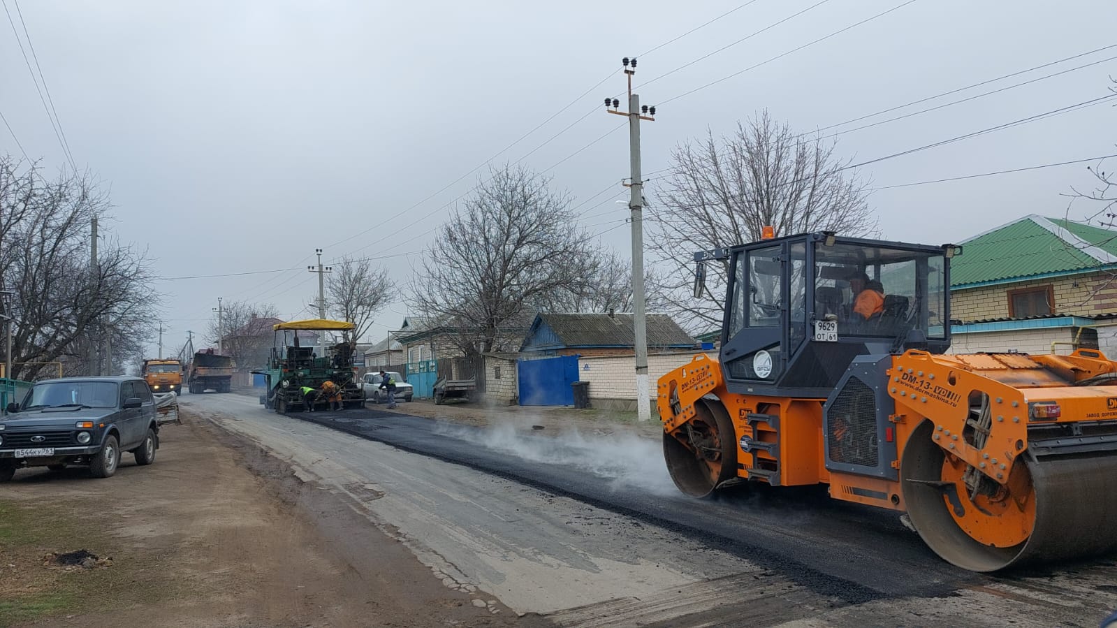 В целях приведения в нормативное состояние автомобильных дорог на территории Белокалитвинского района начаты работы по ремонту автомобильных дорог