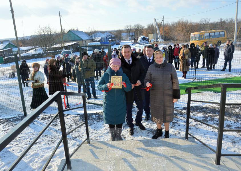 Глава Администрации Белокалитвинского района и депутат Государственной Думы приняли участие в открытии фельдшерско-акушерского пункта в хуторе Семимаячный