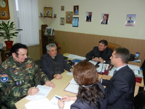 11 декабря в кабинете заместителя главы Администрации района, атамана Усть-Белокалитвинского казачьего юрта Владимира Самуйлика, состоялось заседание «круглого стола»