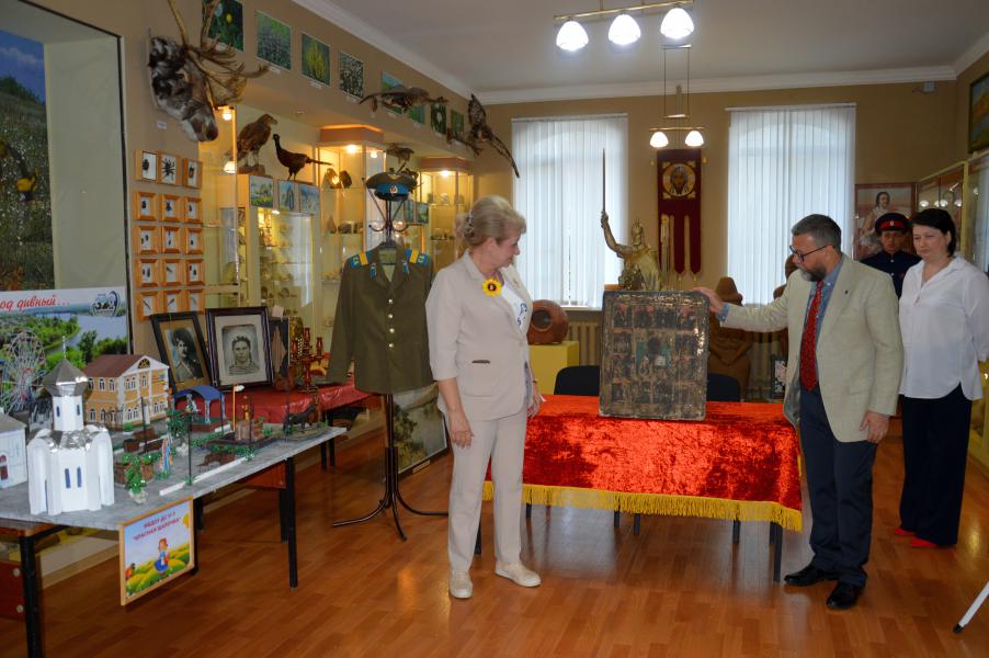В историко-краеведческом музее города Белая Калитва состоялась благотворительная акция «День дарения»