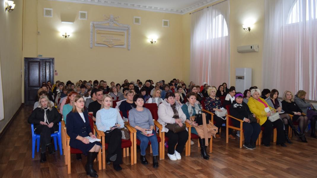 28.11.2024 в ДК им. В.П. Чкалова состоялся семинар-совещание на тему: «Безопасность жизни и здоровья трудового коллектива», приуроченный  ко Всемирному дню борьбы со СПИДом/ВИЧ-инфекцией, который отмечается ежегодно 1 декабря