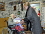 Ольга Мельникова поздравила жительницу района со 100-летим